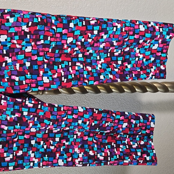 Attyre Blue and Pink Geometric Leggings - Picture 5 of 6